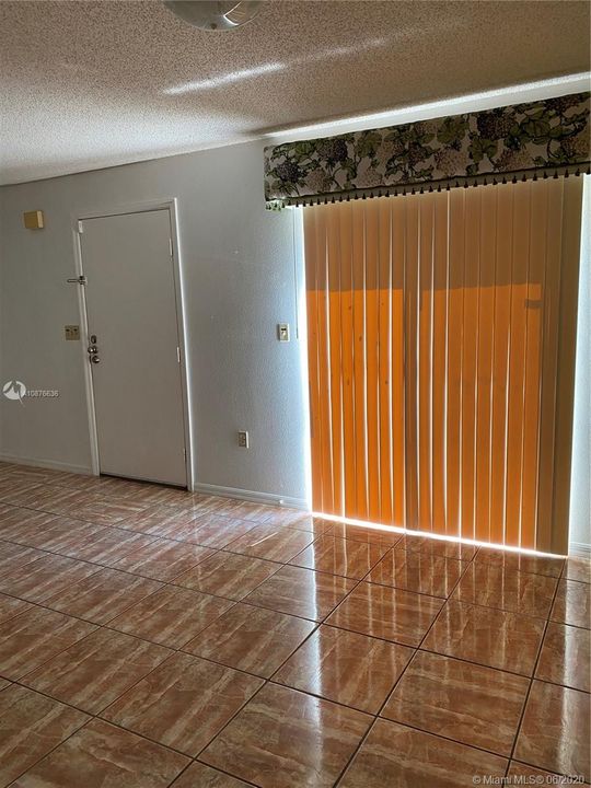Недавно продано: $145,000 (3 спален, 2 ванн, 1250 Квадратных фут)