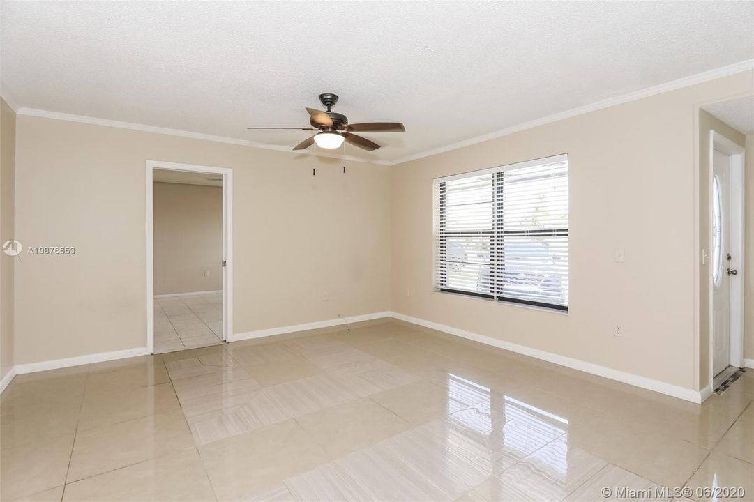 Recently Rented: $2,395 (3 beds, 2 baths, 1437 Square Feet)