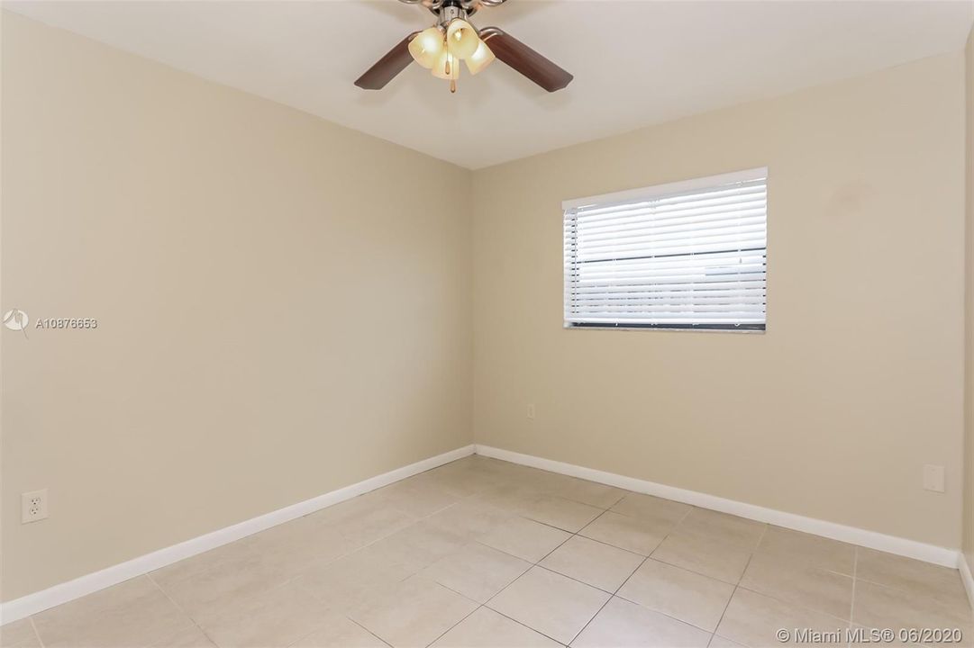 Recently Rented: $2,395 (3 beds, 2 baths, 1437 Square Feet)