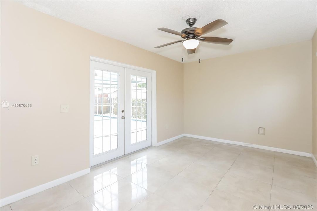 Recently Rented: $2,395 (3 beds, 2 baths, 1437 Square Feet)