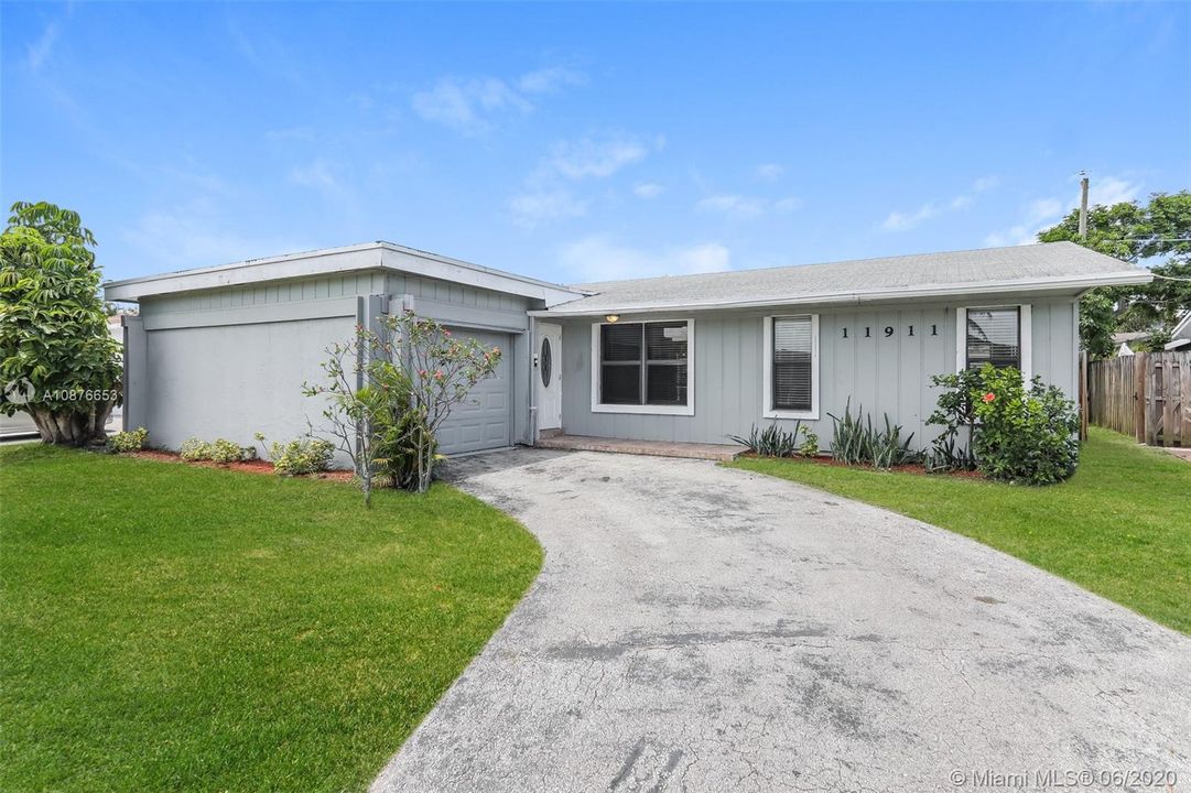 Recently Rented: $2,395 (3 beds, 2 baths, 1437 Square Feet)