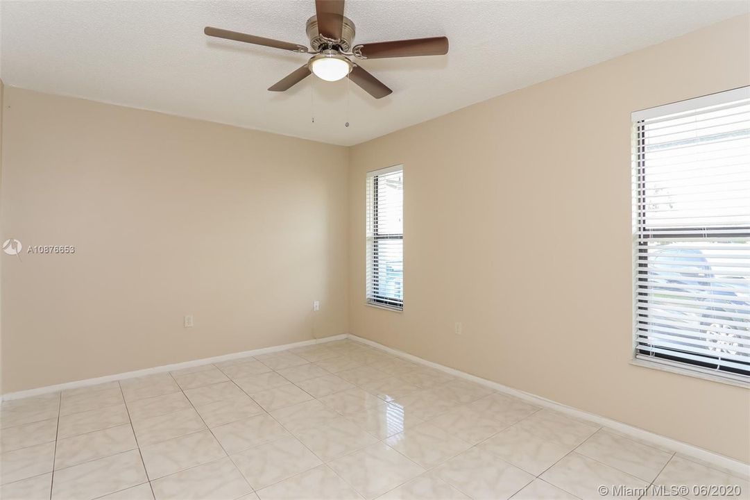 Recently Rented: $2,395 (3 beds, 2 baths, 1437 Square Feet)
