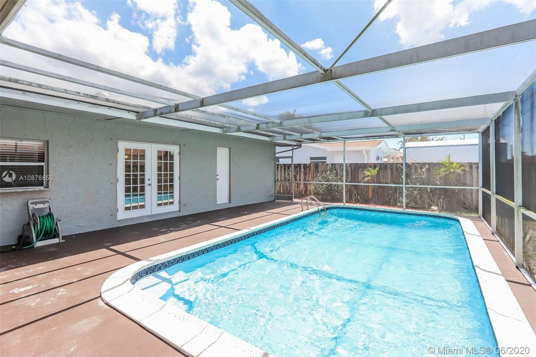 Recently Rented: $2,395 (3 beds, 2 baths, 1437 Square Feet)