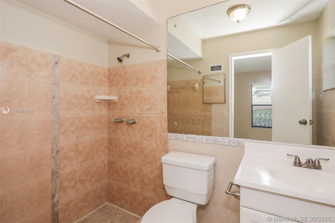 Recently Rented: $2,395 (3 beds, 2 baths, 1437 Square Feet)