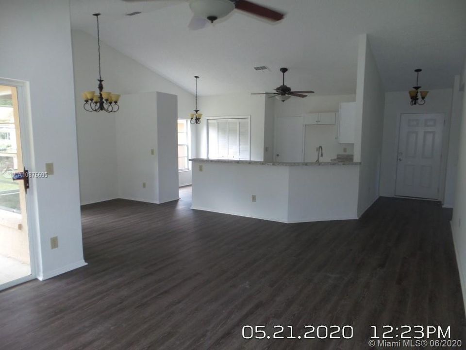 Vendido Recientemente: $205,900 (3 camas, 2 baños, 0 Pies cuadrados)