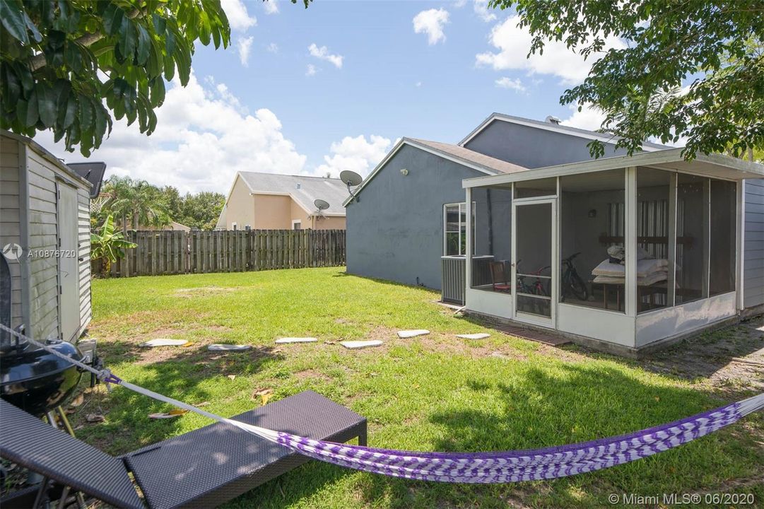 Vendido Recientemente: $318,900 (3 camas, 2 baños, 1214 Pies cuadrados)