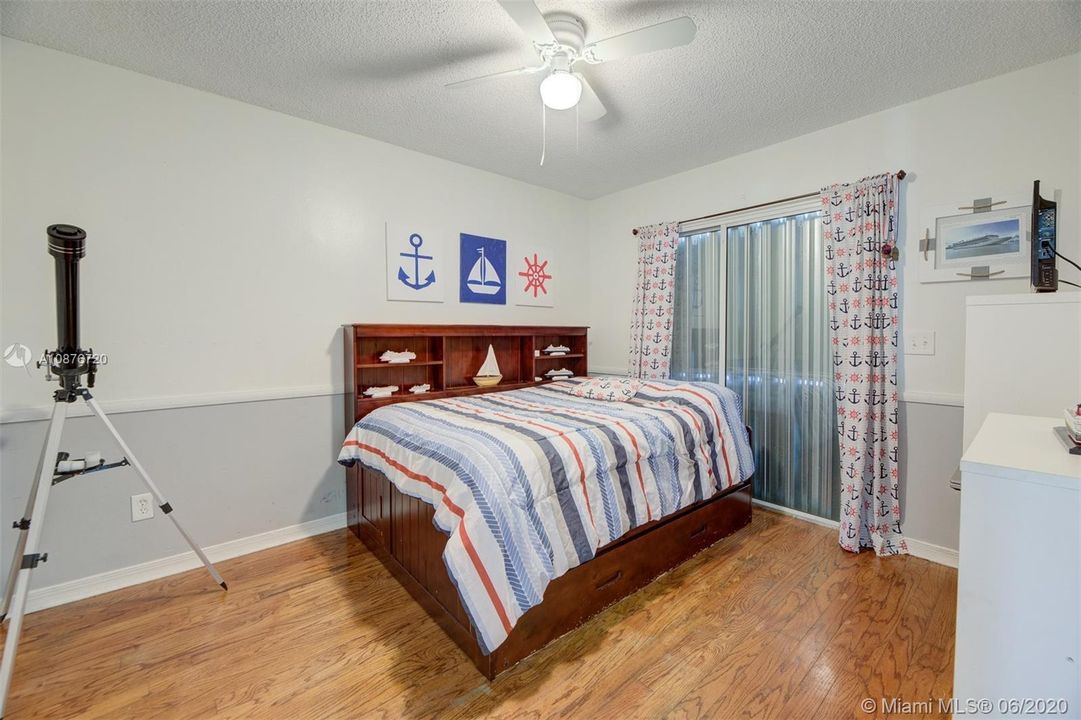 Vendido Recientemente: $318,900 (3 camas, 2 baños, 1214 Pies cuadrados)