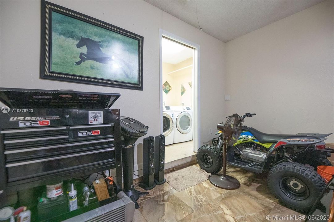 Vendido Recientemente: $318,900 (3 camas, 2 baños, 1214 Pies cuadrados)
