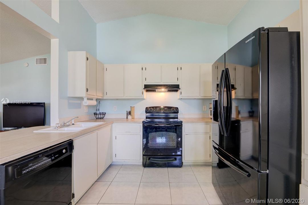Vendido Recientemente: $318,900 (3 camas, 2 baños, 1214 Pies cuadrados)