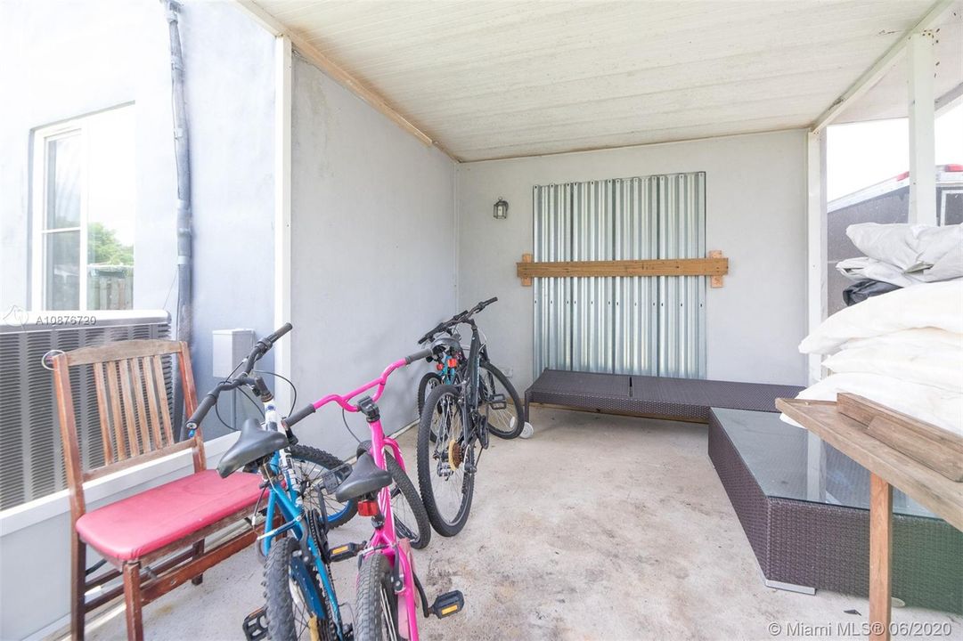 Vendido Recientemente: $318,900 (3 camas, 2 baños, 1214 Pies cuadrados)