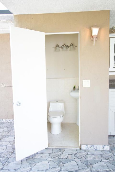 Half bathroom on patio - perfect for parties!