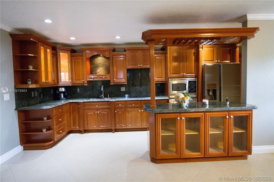 Grand kitchen with various high-end upgrades!