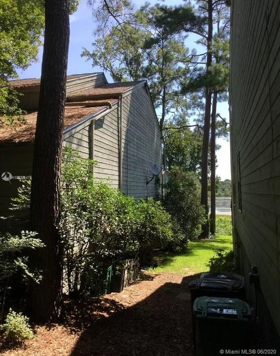 Recently Sold: $149,900 (3 beds, 3 baths, 1608 Square Feet)