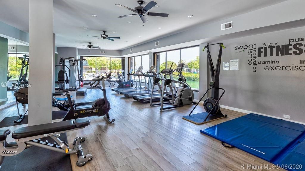 FITNESS ROOM