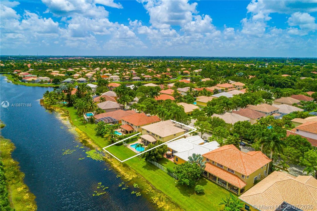 Недавно продано: $799,950 (6 спален, 4 ванн, 3888 Квадратных фут)