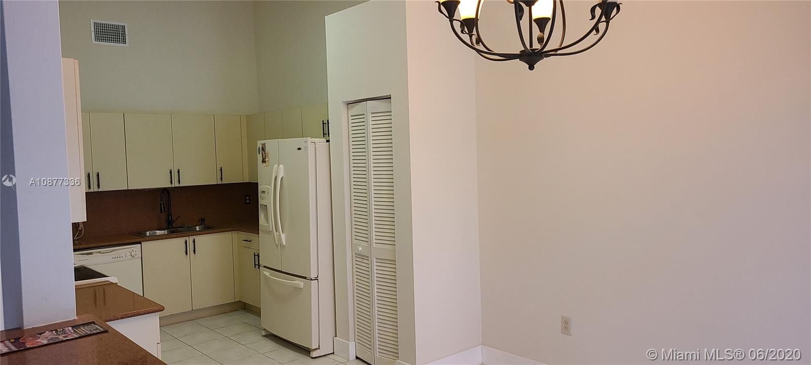 Recently Rented: $2,400 (3 beds, 2 baths, 1645 Square Feet)