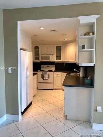 Recently Sold: $240,000 (1 beds, 1 baths, 762 Square Feet)