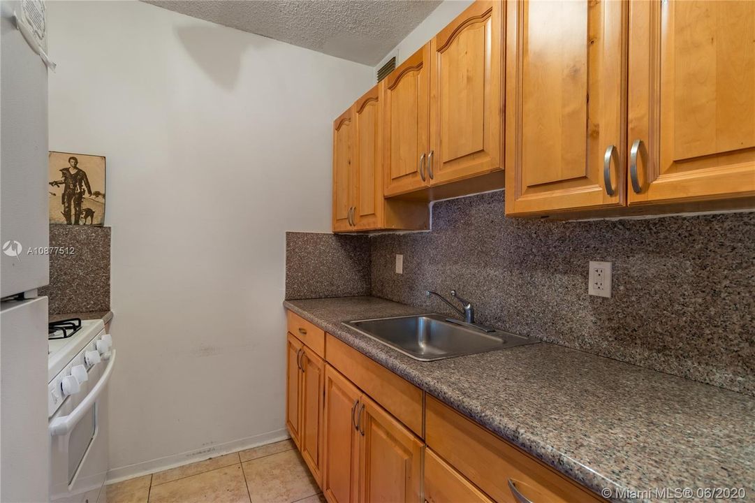 Recently Sold: $215,000 (1 beds, 1 baths, 520 Square Feet)
