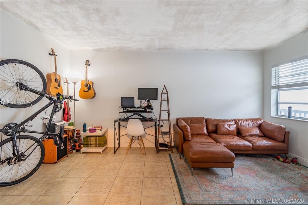 Recently Sold: $215,000 (1 beds, 1 baths, 520 Square Feet)