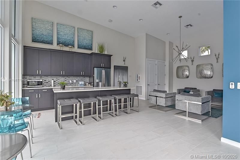 Recently Sold: $639,000 (3 beds, 2 baths, 2152 Square Feet)