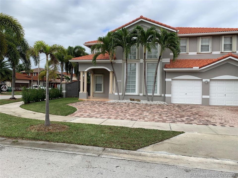 Recently Rented: $2,975 (5 beds, 3 baths, 2917 Square Feet)