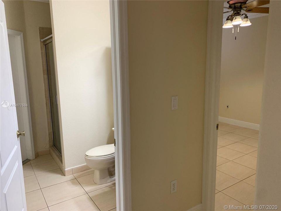 Recently Rented: $2,975 (5 beds, 3 baths, 2917 Square Feet)