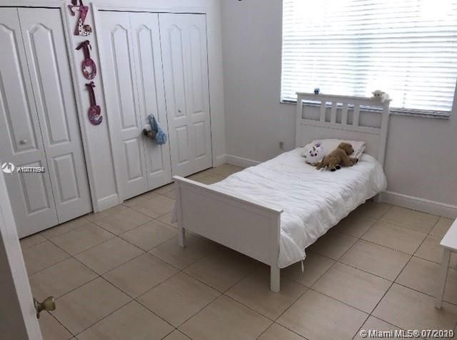 Recently Rented: $2,975 (5 beds, 3 baths, 2917 Square Feet)