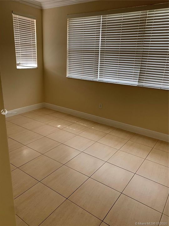 Recently Rented: $2,975 (5 beds, 3 baths, 2917 Square Feet)