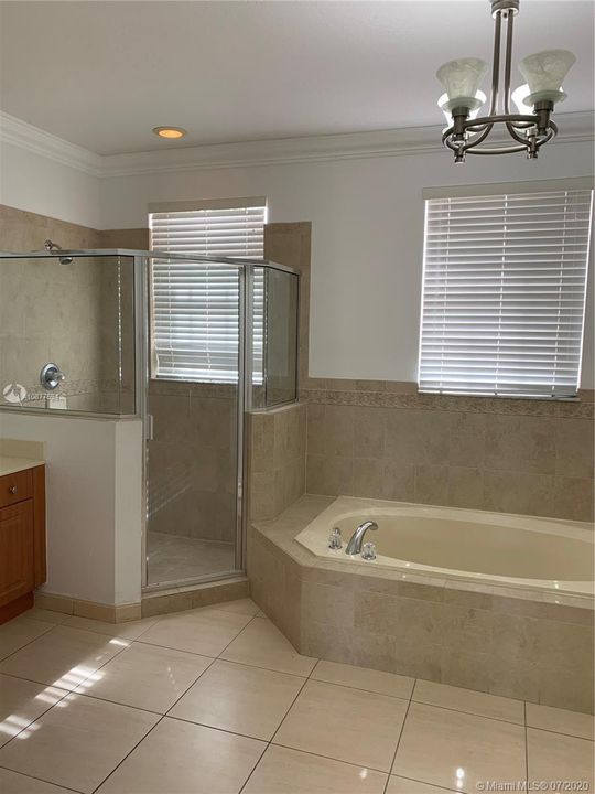 Recently Rented: $2,975 (5 beds, 3 baths, 2917 Square Feet)