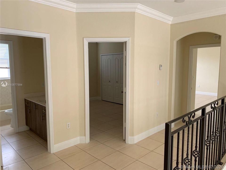 Recently Rented: $2,975 (5 beds, 3 baths, 2917 Square Feet)