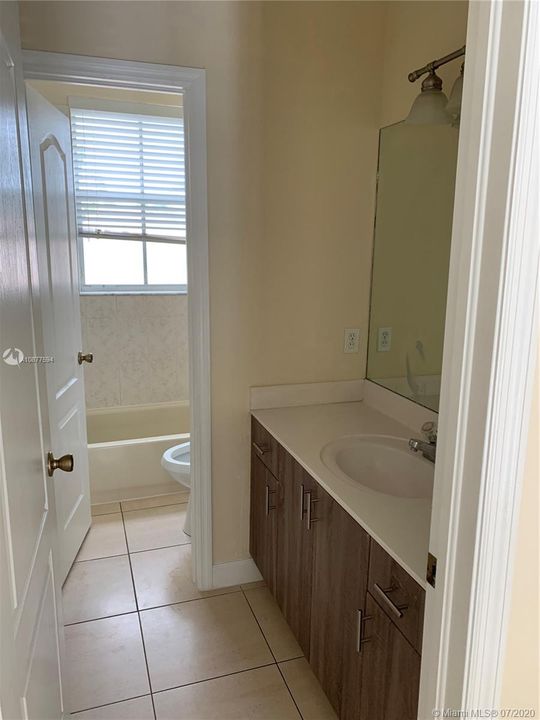 Recently Rented: $2,975 (5 beds, 3 baths, 2917 Square Feet)