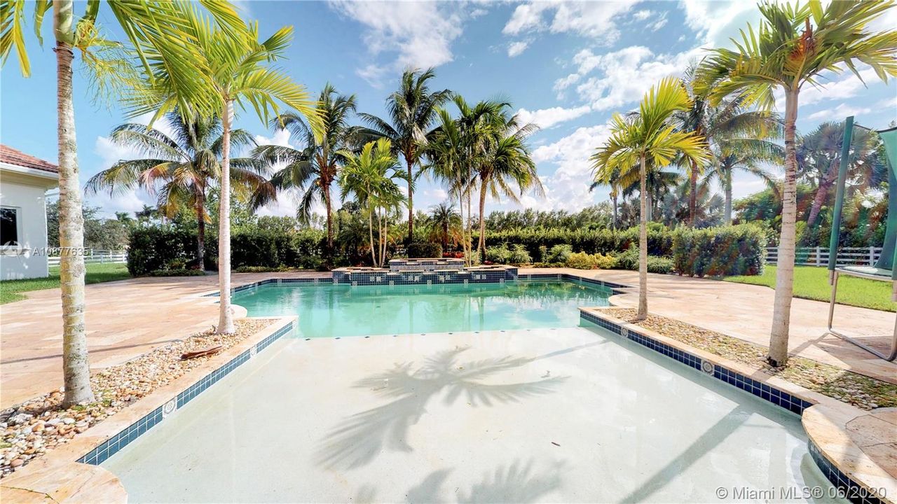 Vendido Recientemente: $2,999,000 (6 camas, 7 baños, 6913 Pies cuadrados)