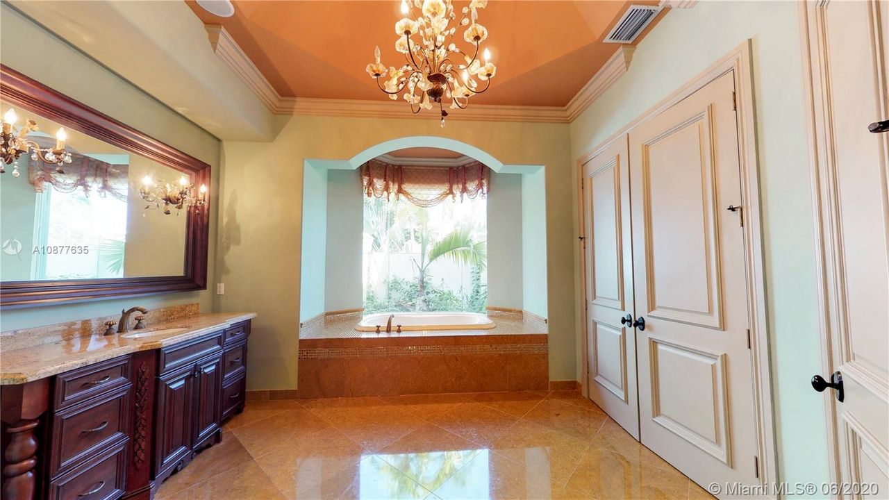 Vendido Recientemente: $2,999,000 (6 camas, 7 baños, 6913 Pies cuadrados)