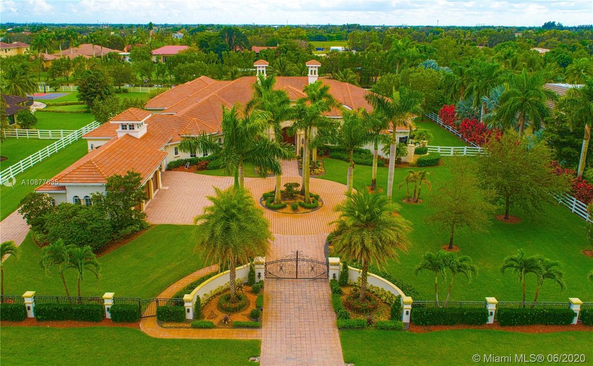 Vendido Recientemente: $2,999,000 (6 camas, 7 baños, 6913 Pies cuadrados)