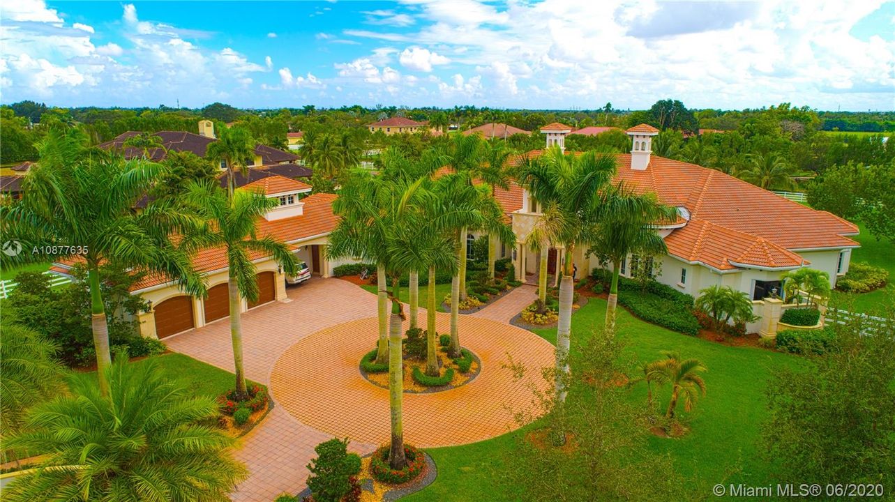 Vendido Recientemente: $2,999,000 (6 camas, 7 baños, 6913 Pies cuadrados)