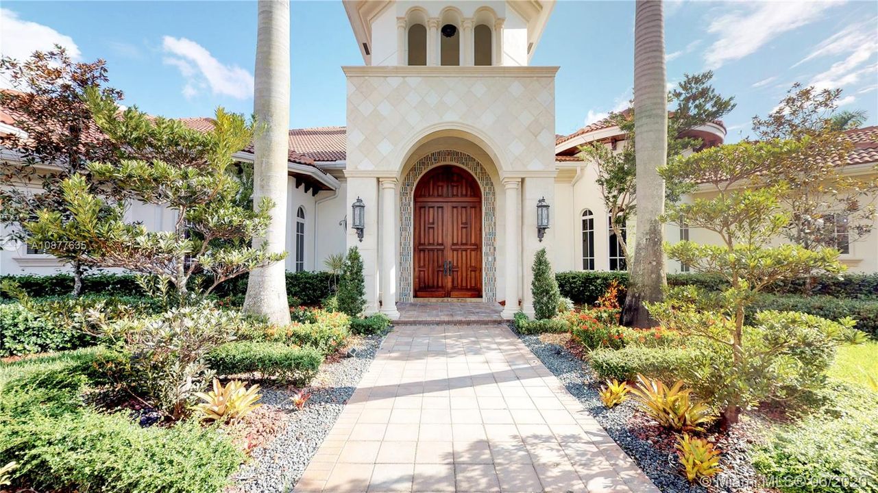 Vendido Recientemente: $2,999,000 (6 camas, 7 baños, 6913 Pies cuadrados)