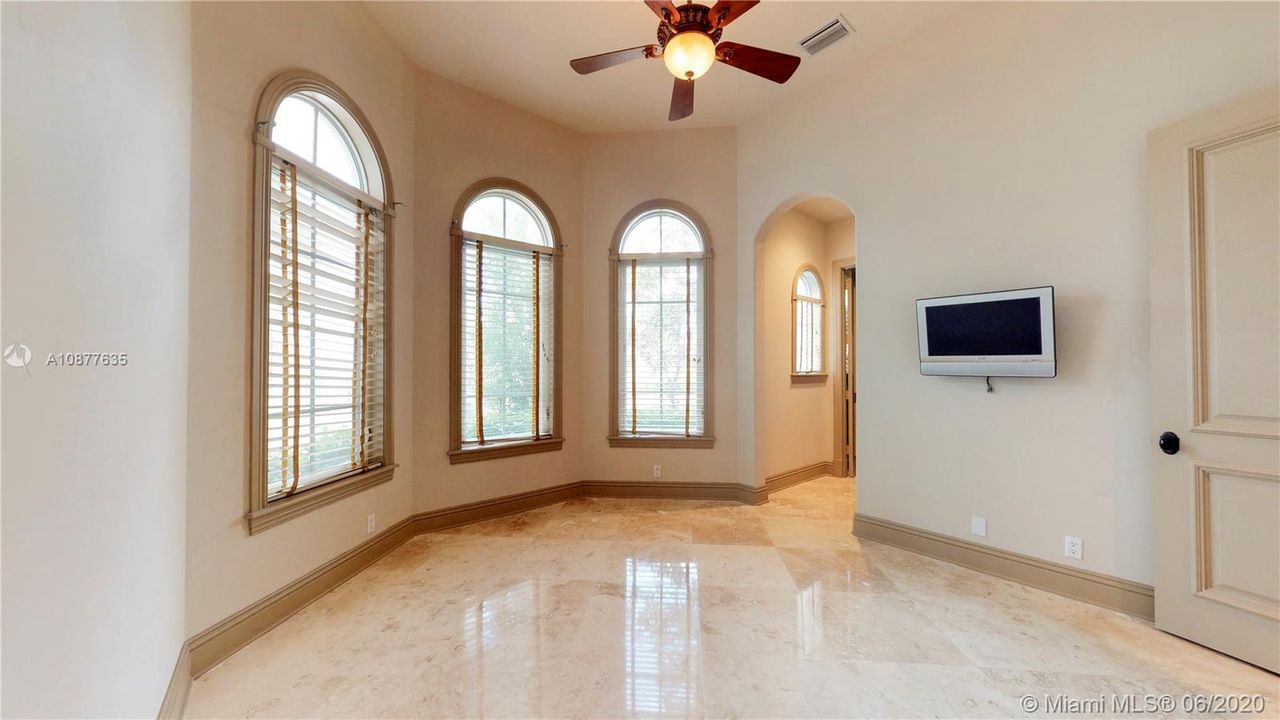 Vendido Recientemente: $2,999,000 (6 camas, 7 baños, 6913 Pies cuadrados)
