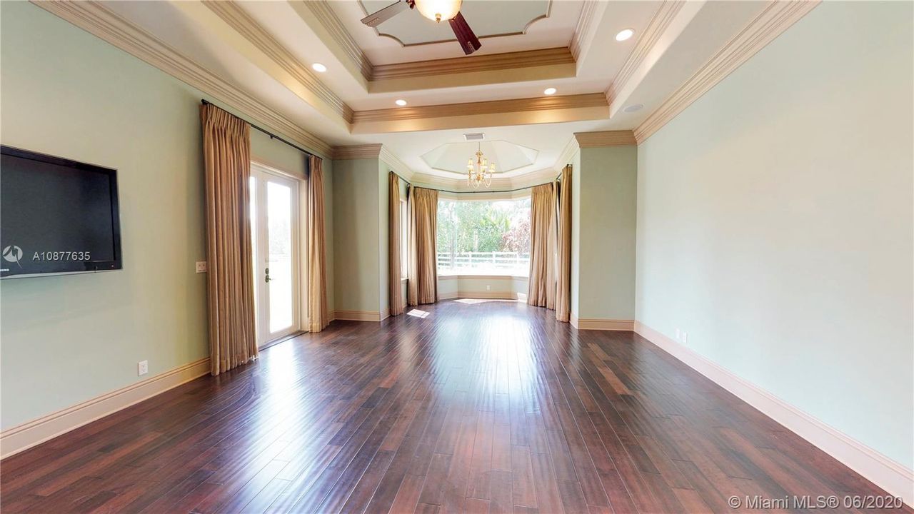 Vendido Recientemente: $2,999,000 (6 camas, 7 baños, 6913 Pies cuadrados)