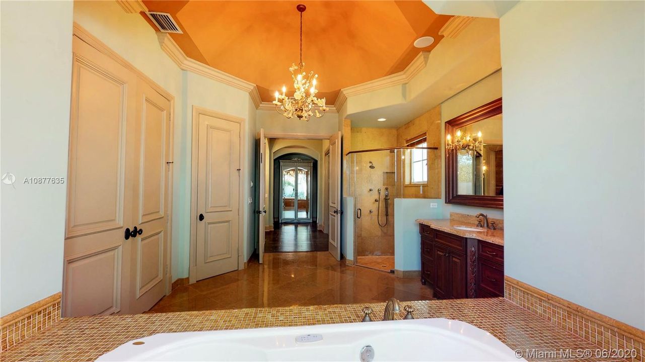 Vendido Recientemente: $2,999,000 (6 camas, 7 baños, 6913 Pies cuadrados)