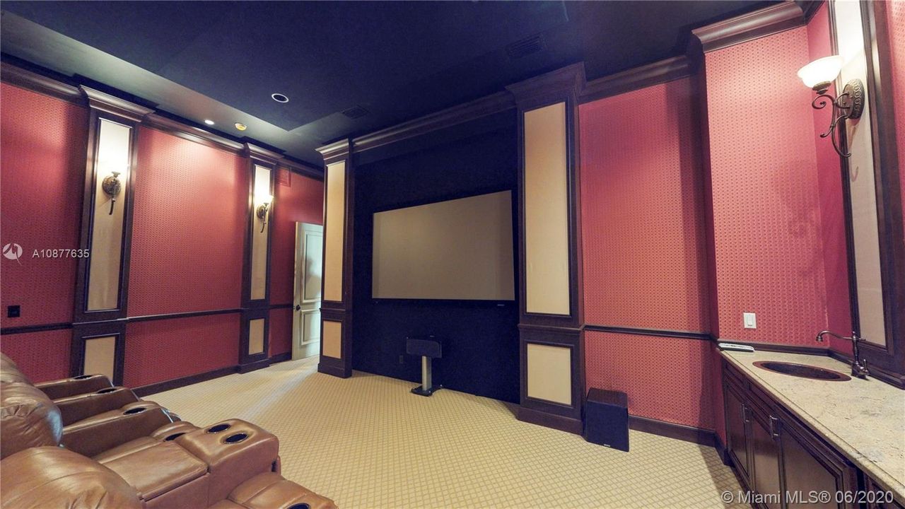 Vendido Recientemente: $2,999,000 (6 camas, 7 baños, 6913 Pies cuadrados)