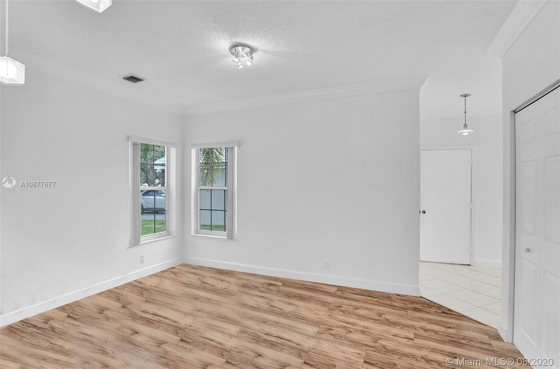 Recently Rented: $2,750 (3 beds, 2 baths, 1660 Square Feet)