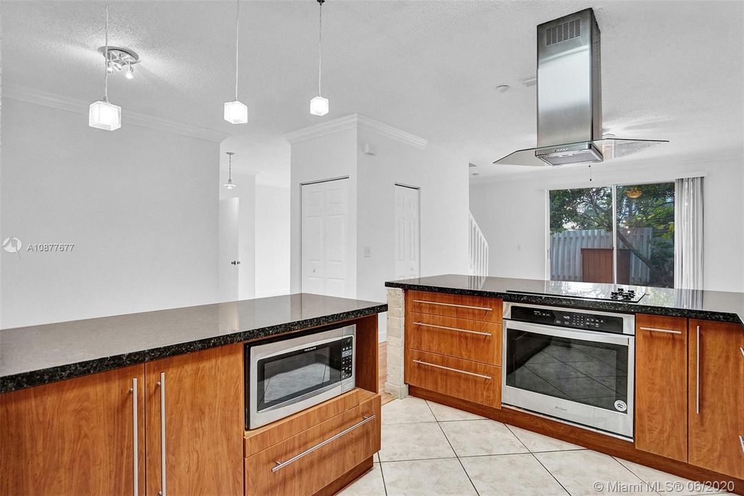 Recently Rented: $2,750 (3 beds, 2 baths, 1660 Square Feet)