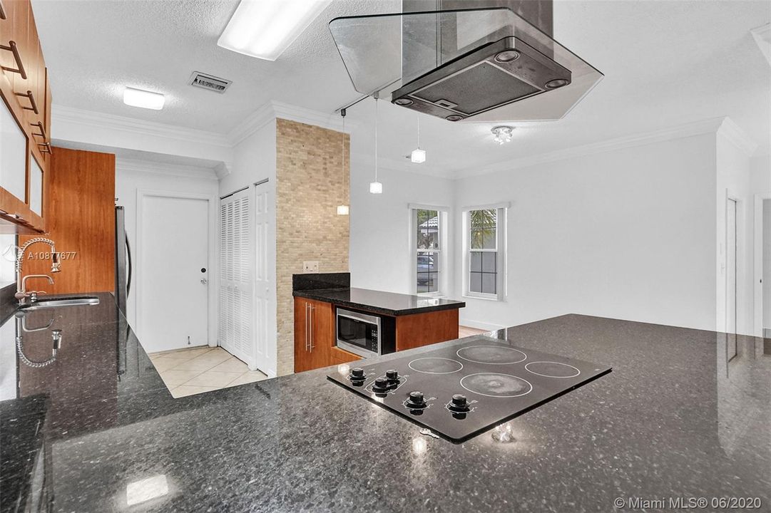 Recently Rented: $2,750 (3 beds, 2 baths, 1660 Square Feet)