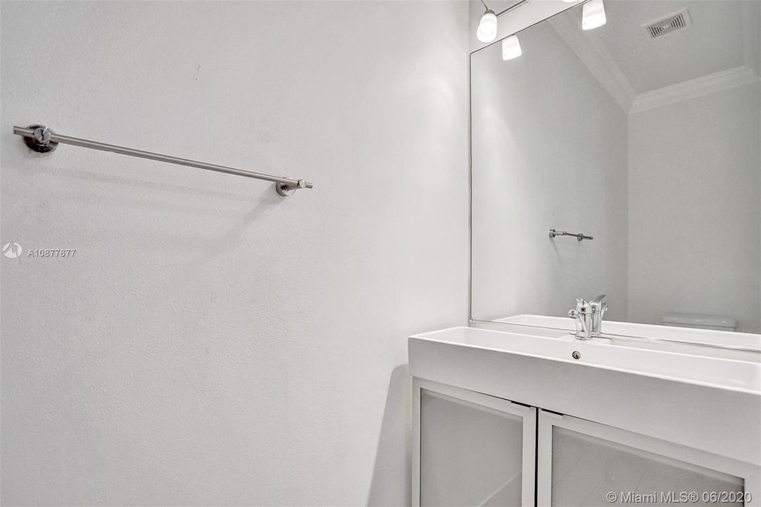 Recently Rented: $2,750 (3 beds, 2 baths, 1660 Square Feet)