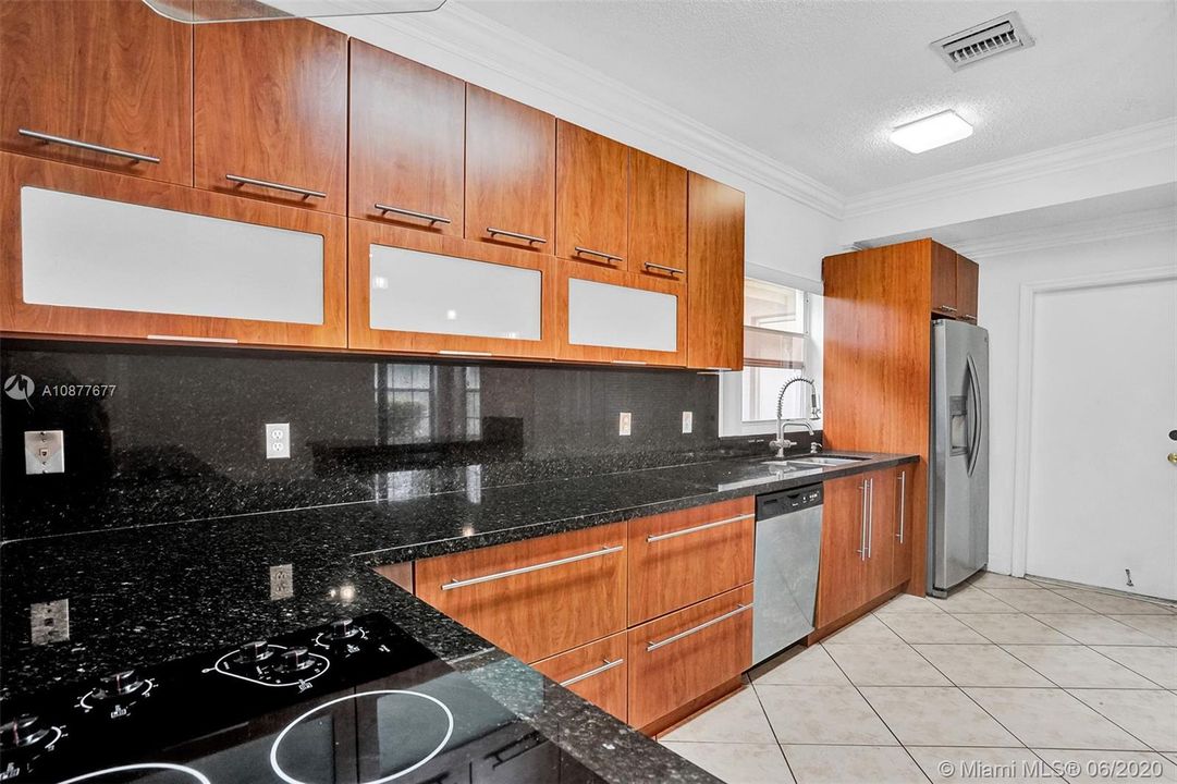 Recently Rented: $2,750 (3 beds, 2 baths, 1660 Square Feet)