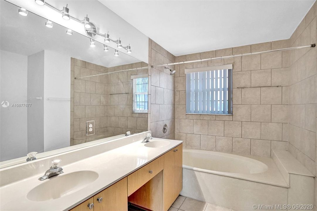 Recently Rented: $2,750 (3 beds, 2 baths, 1660 Square Feet)