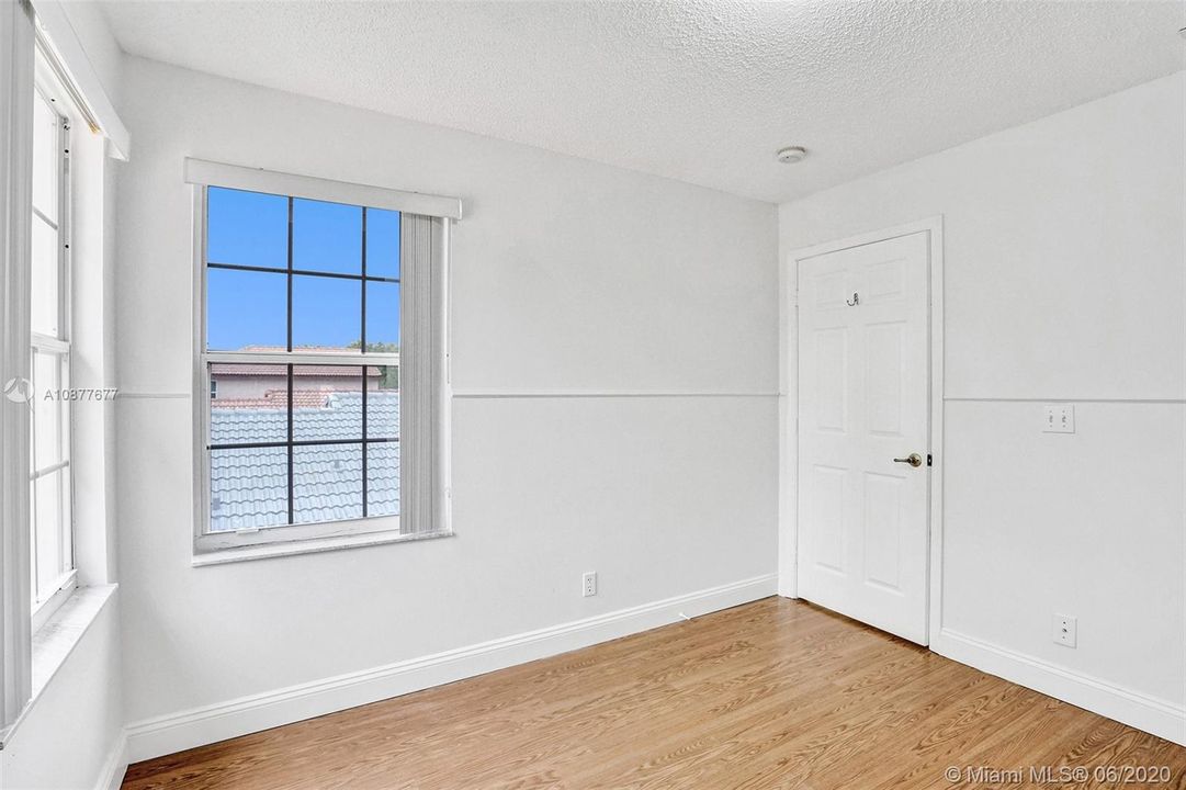 Recently Rented: $2,750 (3 beds, 2 baths, 1660 Square Feet)