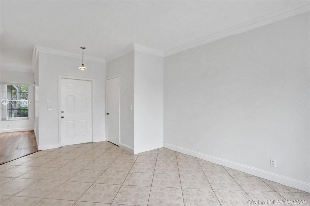 Recently Rented: $2,750 (3 beds, 2 baths, 1660 Square Feet)