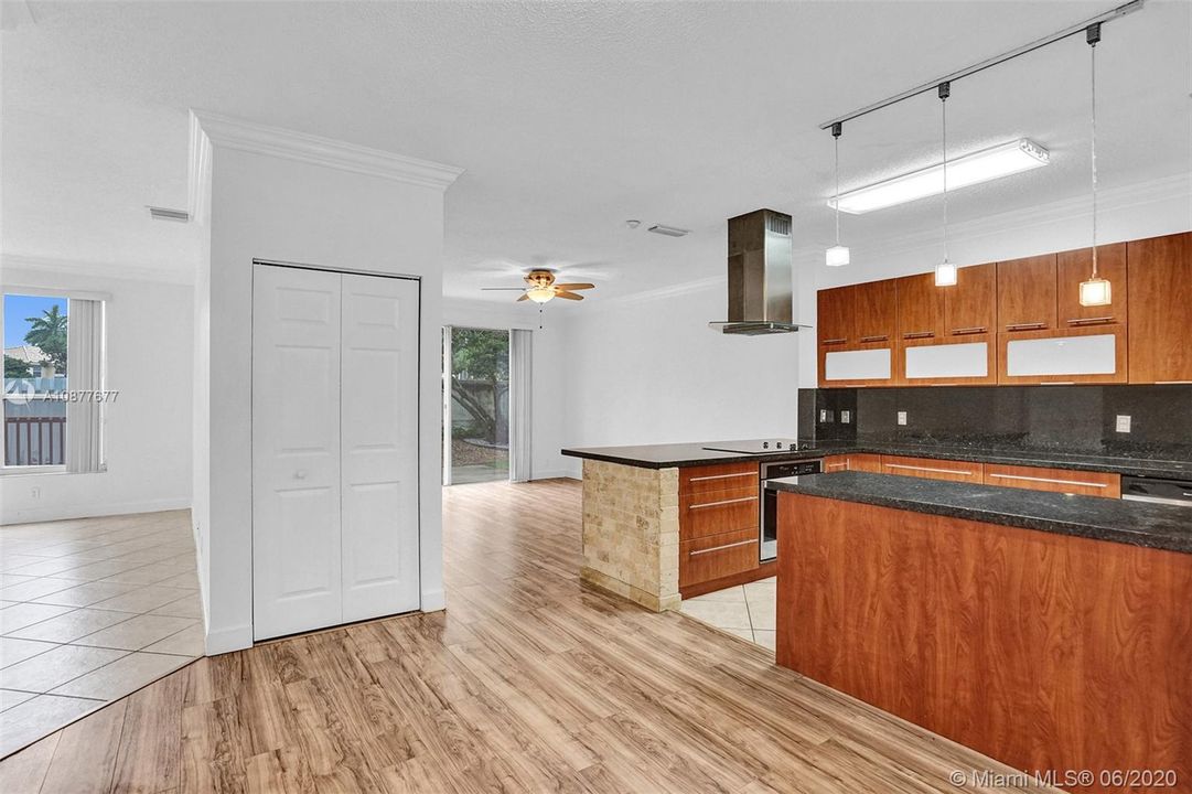 Recently Rented: $2,750 (3 beds, 2 baths, 1660 Square Feet)
