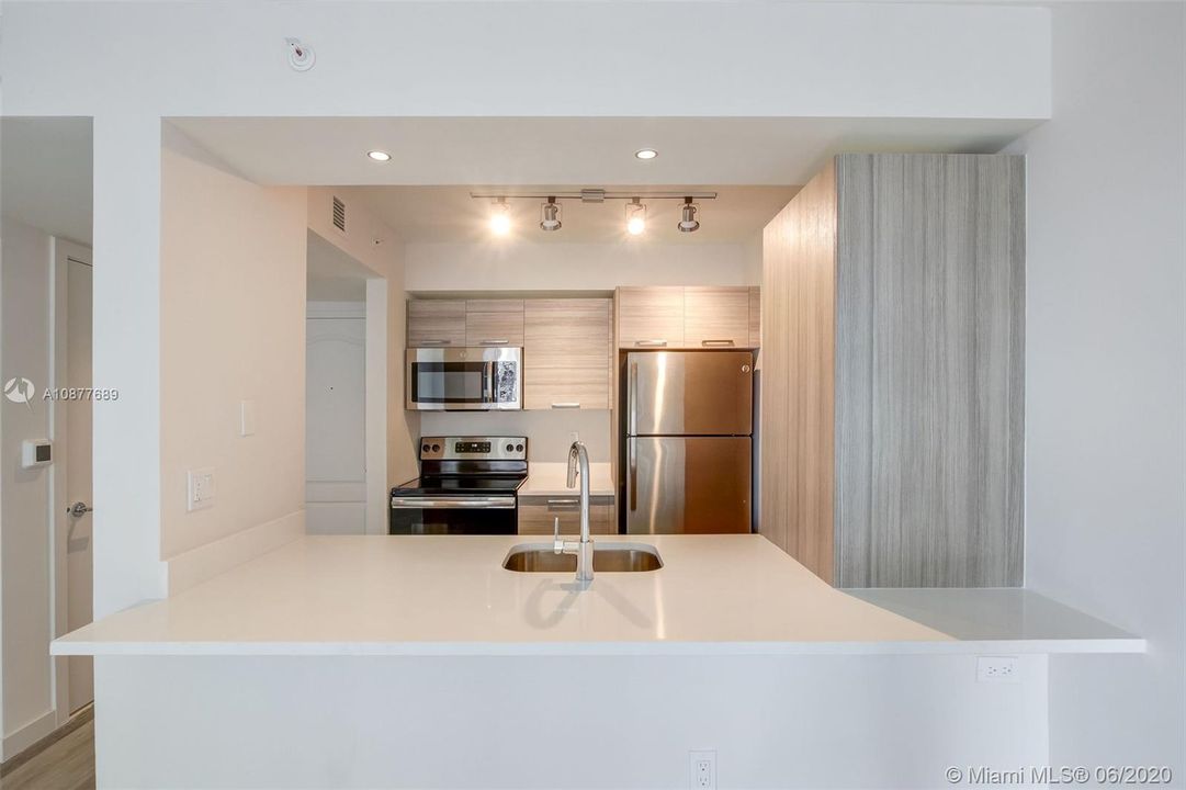 Recently Rented: $2,255 (1 beds, 1 baths, 842 Square Feet)